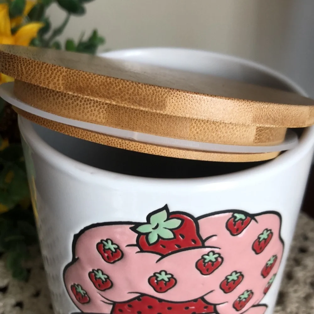 Strawberry Shortcake “Berry Cute” Ceramic Jar with Bamboo Lid - Picture 4 of 9